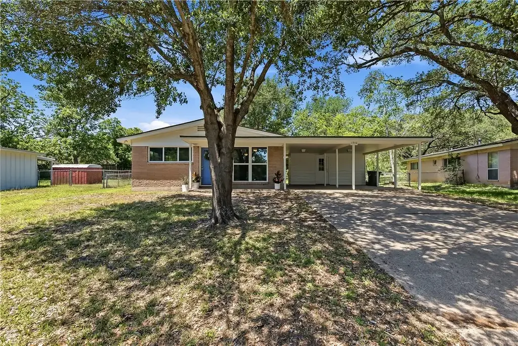 1916 Vinewood Drive, Bryan