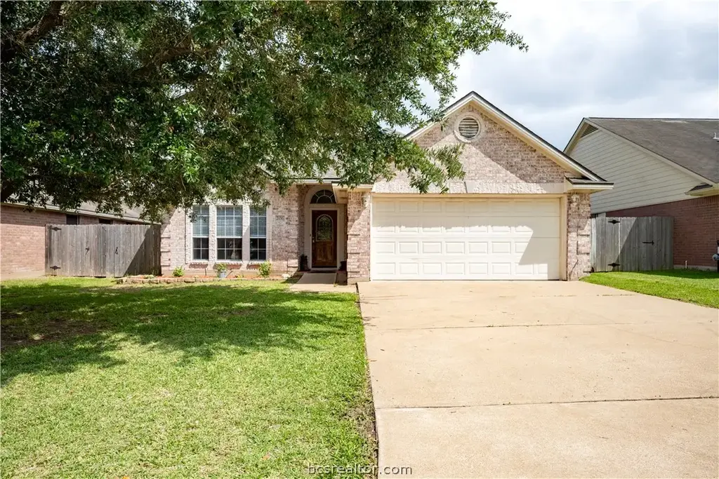 206 Bernburg Court, College Station