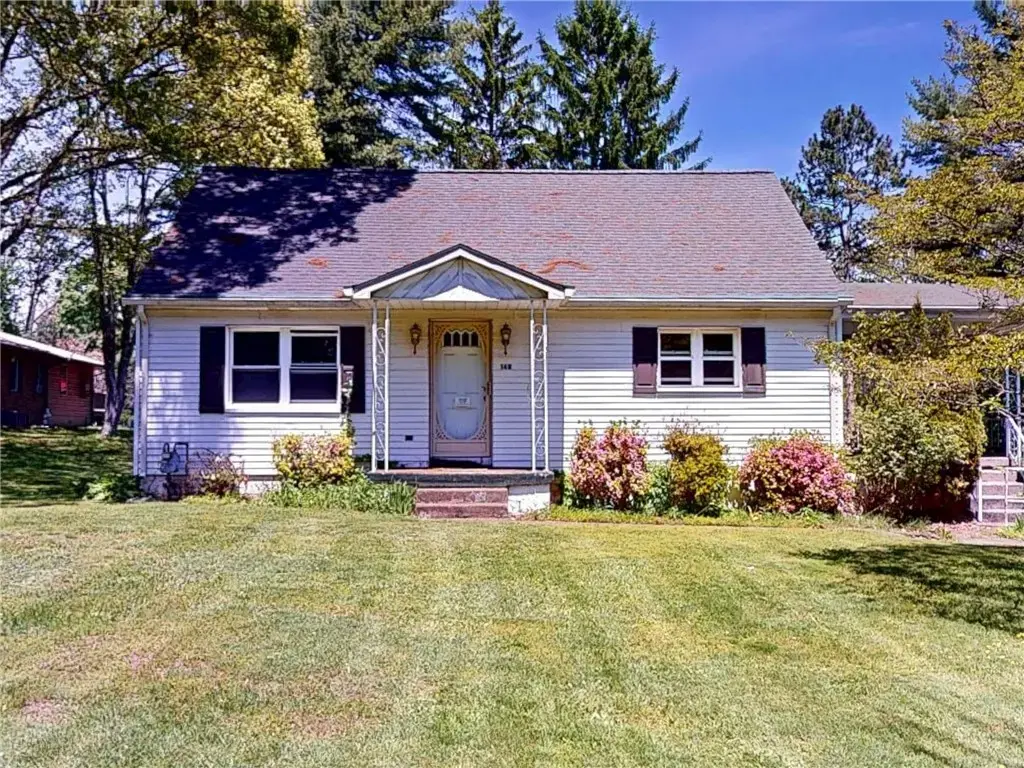 140 Evergreen Drive , Center