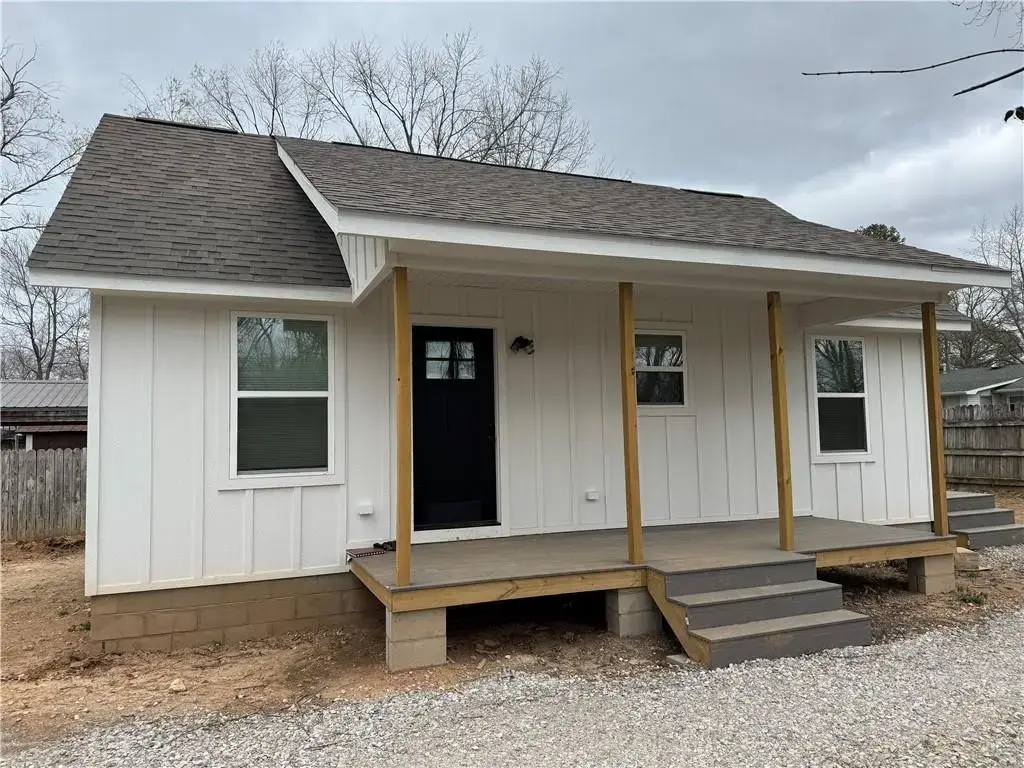 313 Douglas Street, Berryville