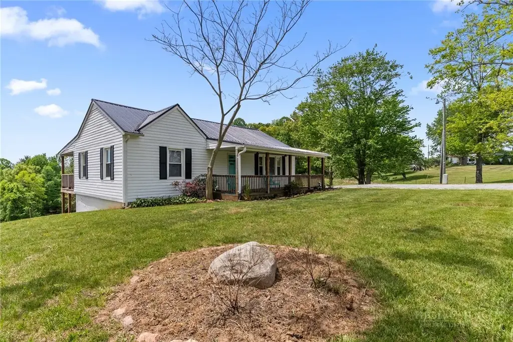 4532 Nc Highway 18, Sparta