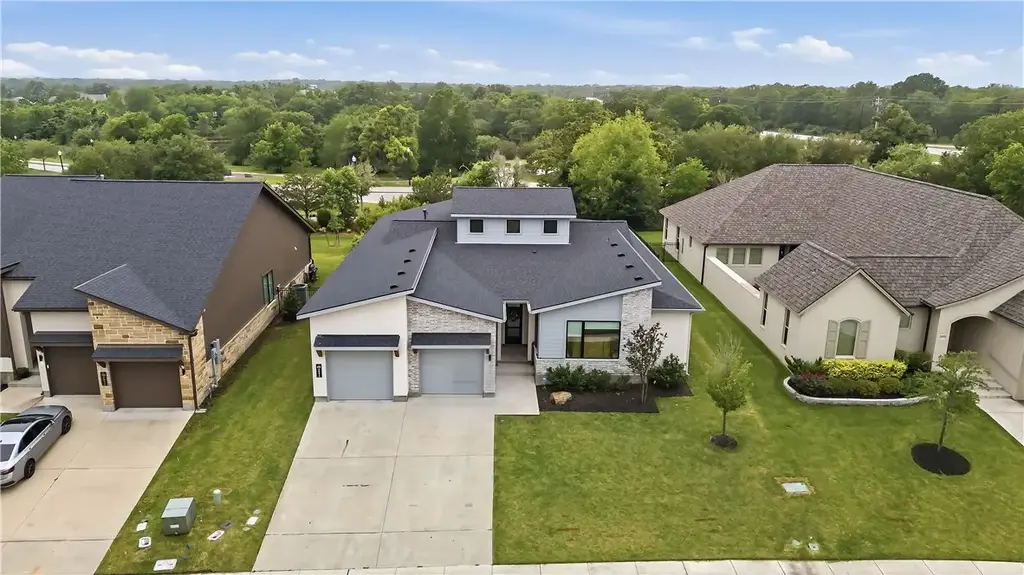 2852 Persimmon Ridge Court, Bryan