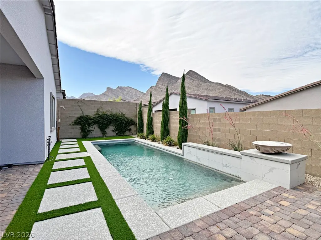 11622 Peregrine Point Court, Las Vegas