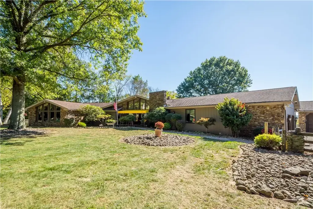 375 Wray Large Road , Jefferson Hills