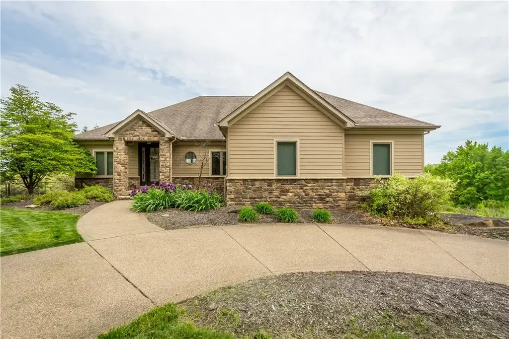 806 Harmony Road , Ohio