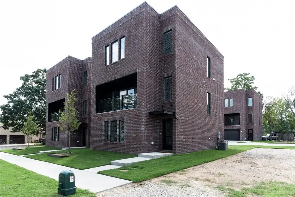 861 W Capital Street, Fayetteville