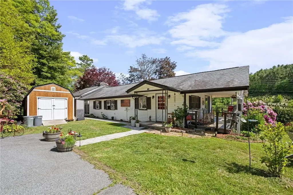 190 Benfield Road, Crossnore