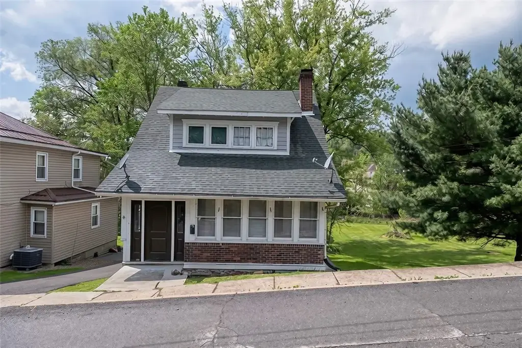 68 Center Avenue , Burgettstown Boro