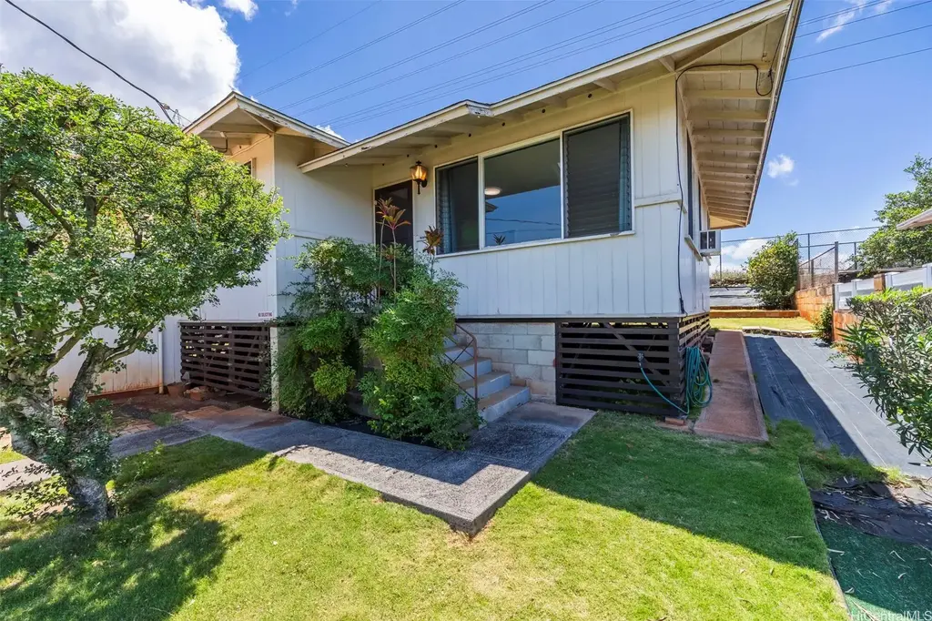 377 Hoomalu Street, Pearl City