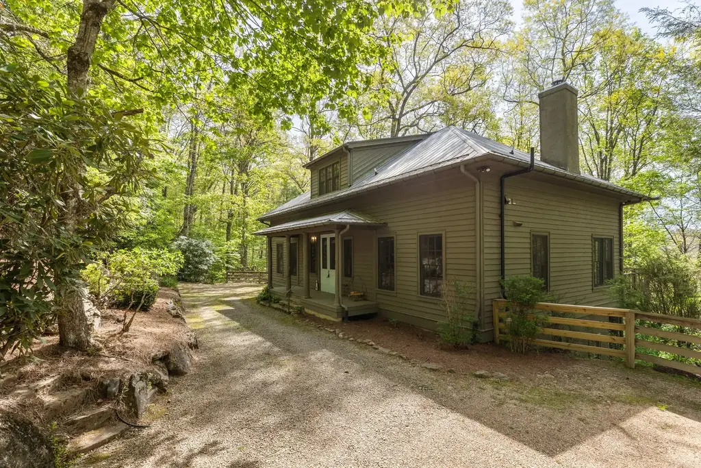 531 Billy Cabin Road, Highlands