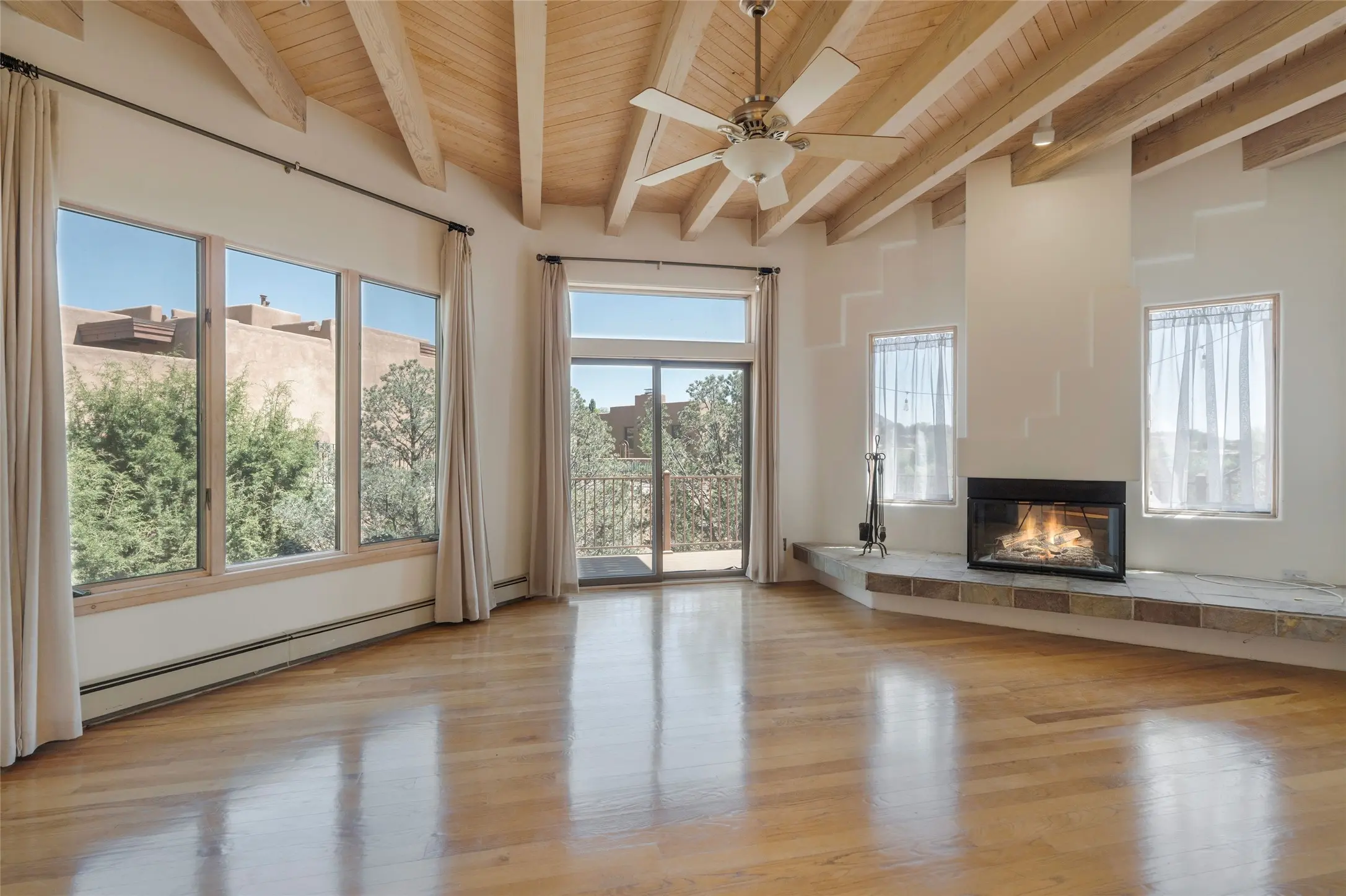 768 Calle Altamira, Santa Fe