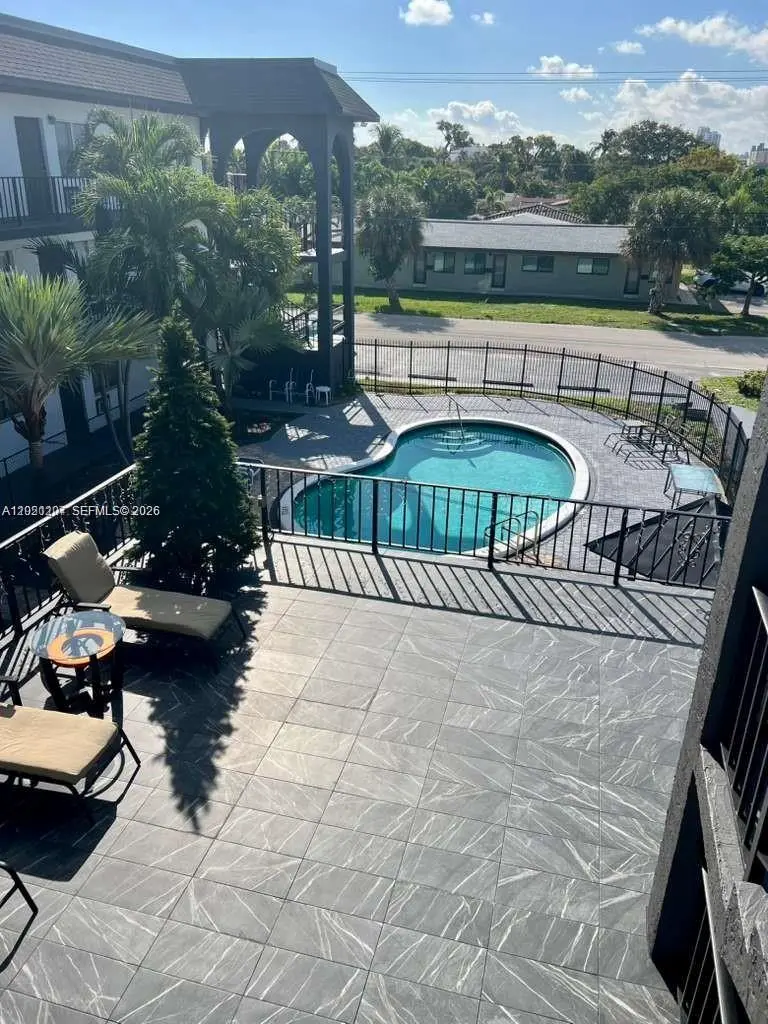 3 of 12 - 1100 Ne 9th Avenue #305, Fort Lauderdale, FL