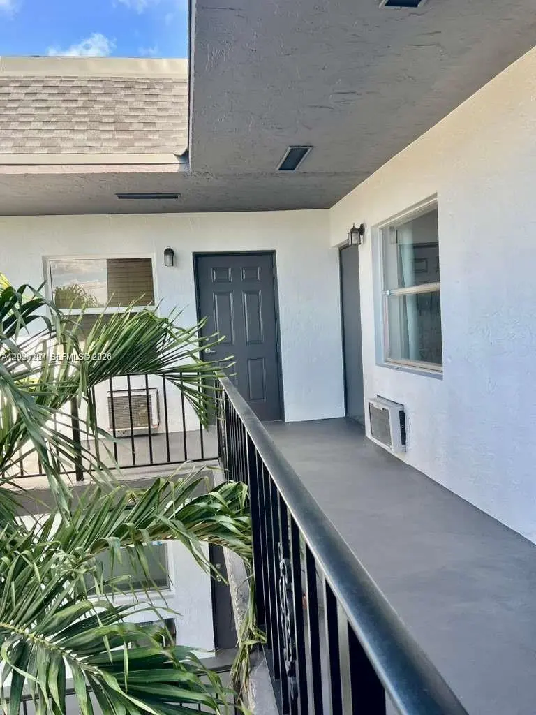 4 of 12 - 1100 Ne 9th Avenue #305, Fort Lauderdale, FL