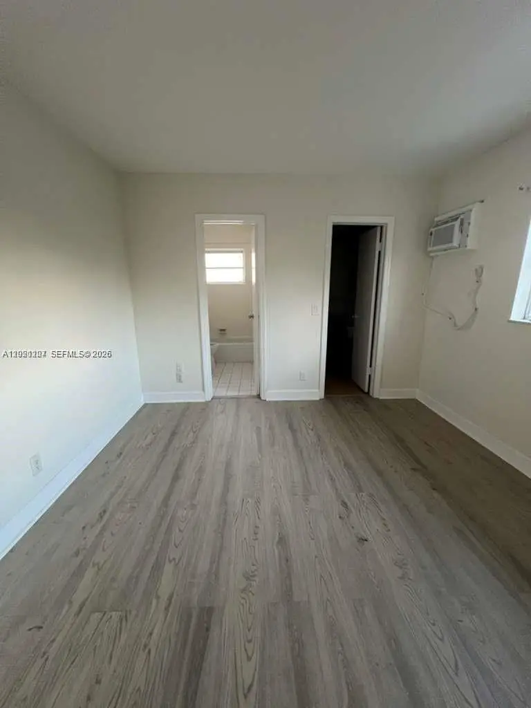 5 of 12 - 1100 Ne 9th Avenue #305, Fort Lauderdale, FL