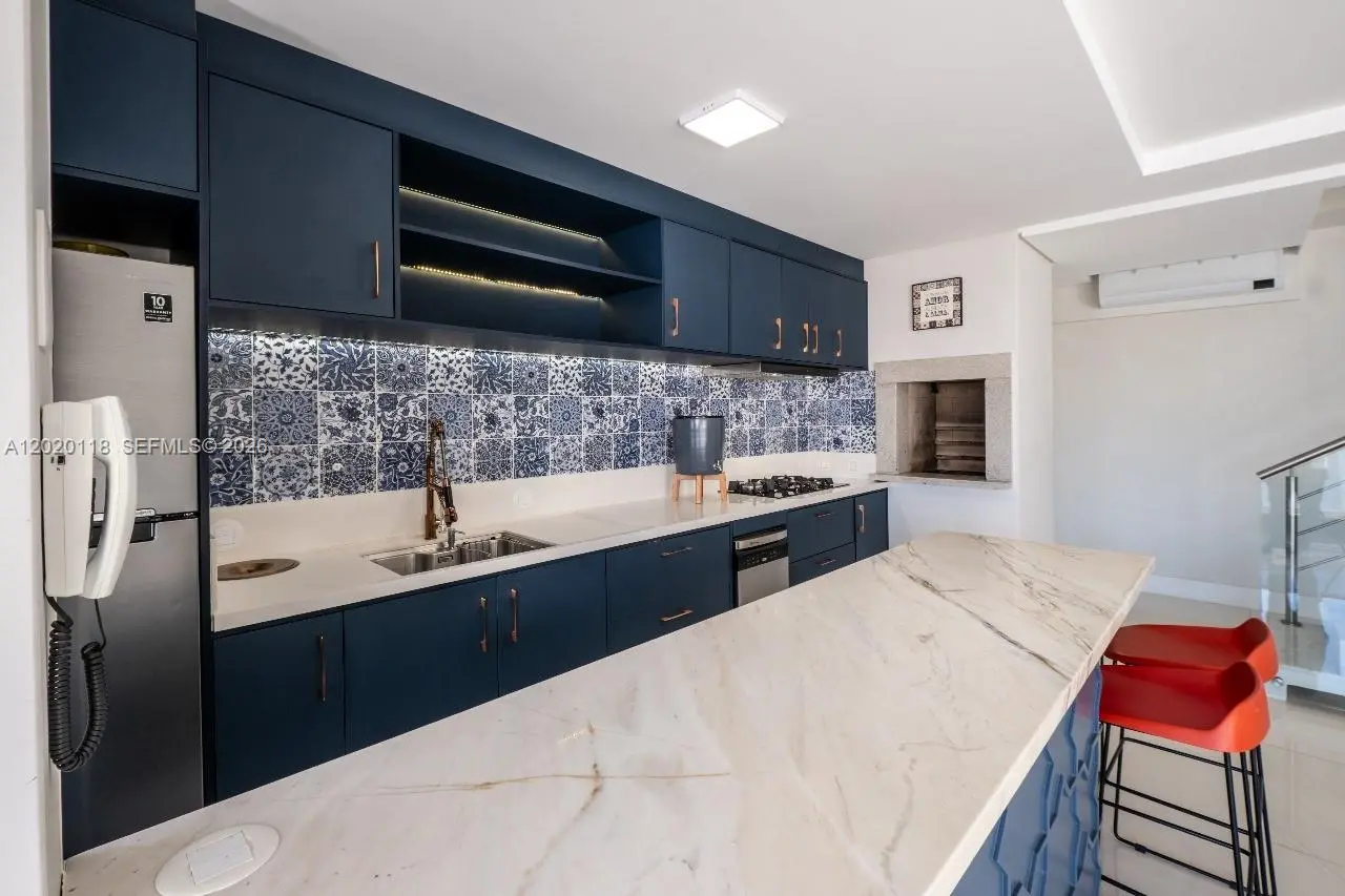 3 of 54 - 1540 Rua Das Piraunas #403, , SC