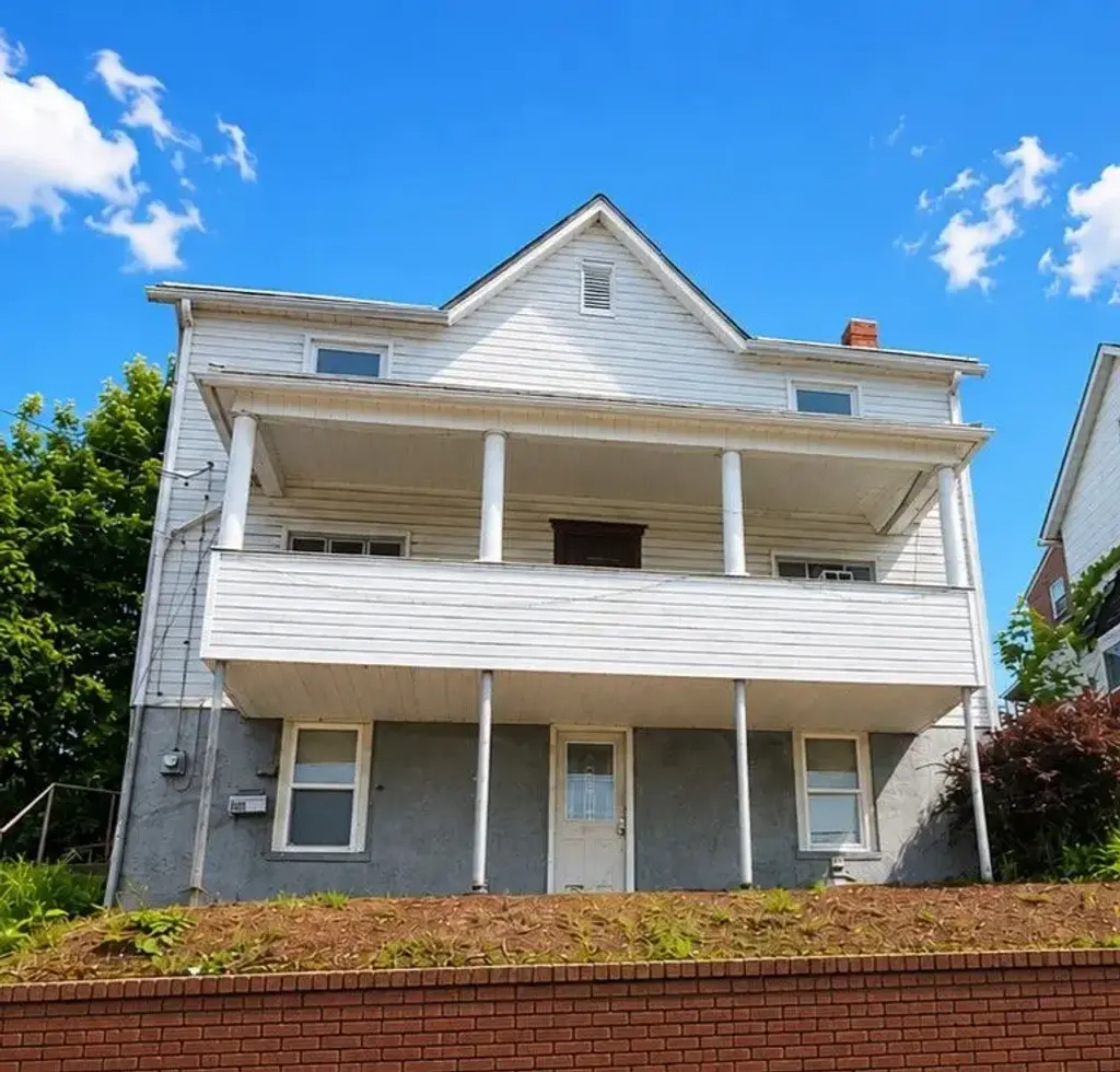 319 Lowell Street, Vandergrift