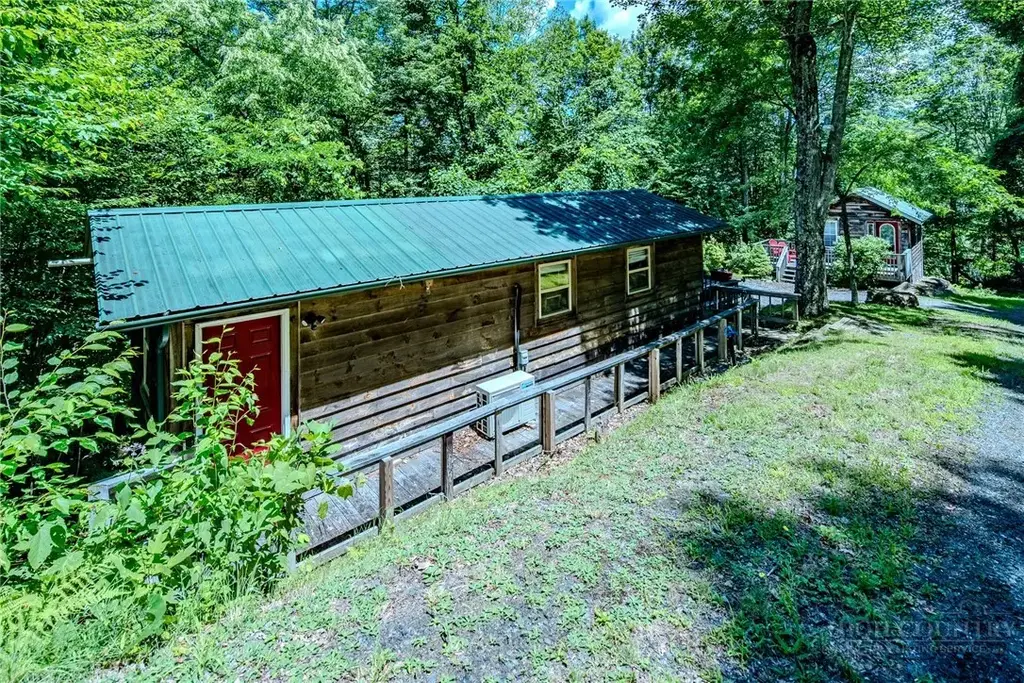 37 Shadow Stream Lane, Elk Park