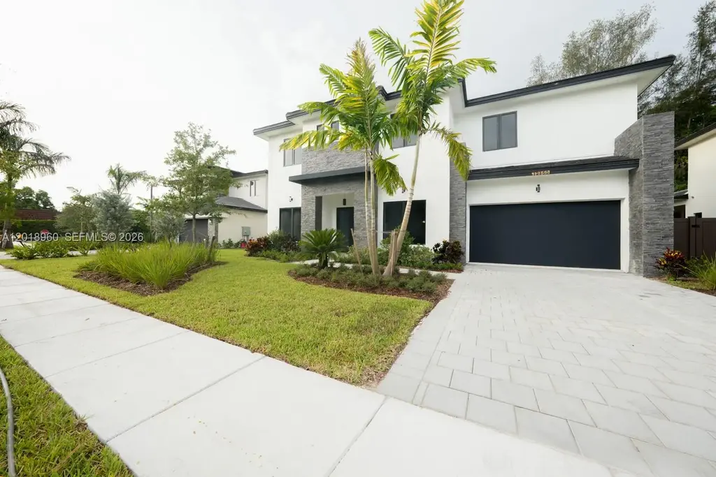 13004 Davie Oaks Dr, Davie