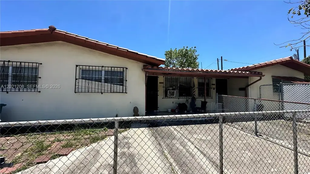 1050 Sw 10th St, Miami
