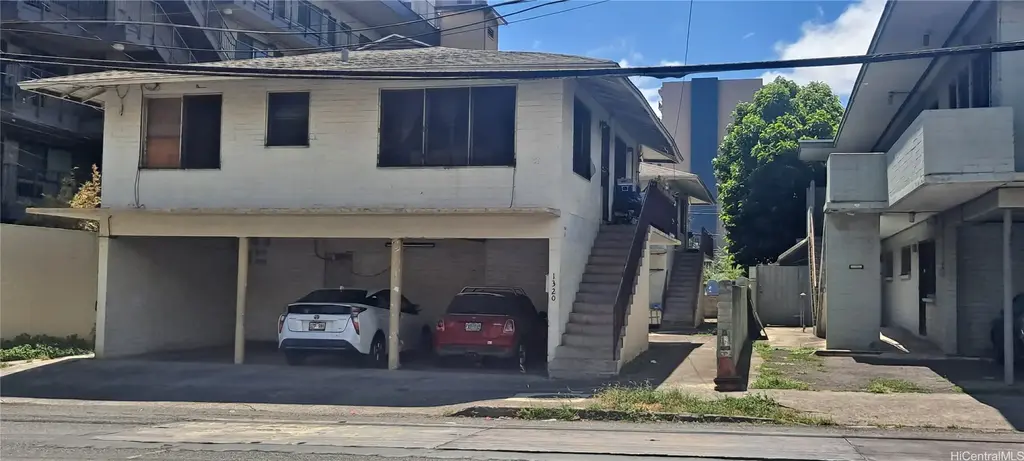 1320 Pensacola Street, Honolulu