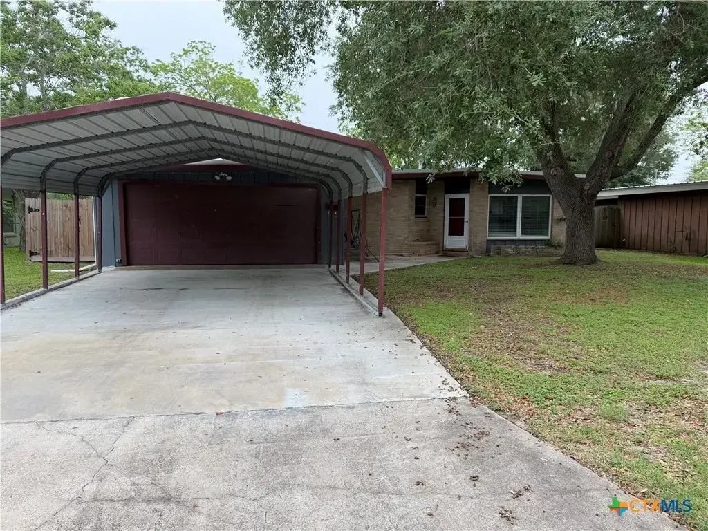 202 Bonham Street, Port Lavaca