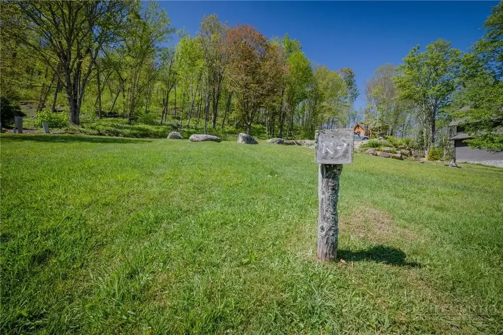 R9 Eagle Camp Overlook, Banner Elk