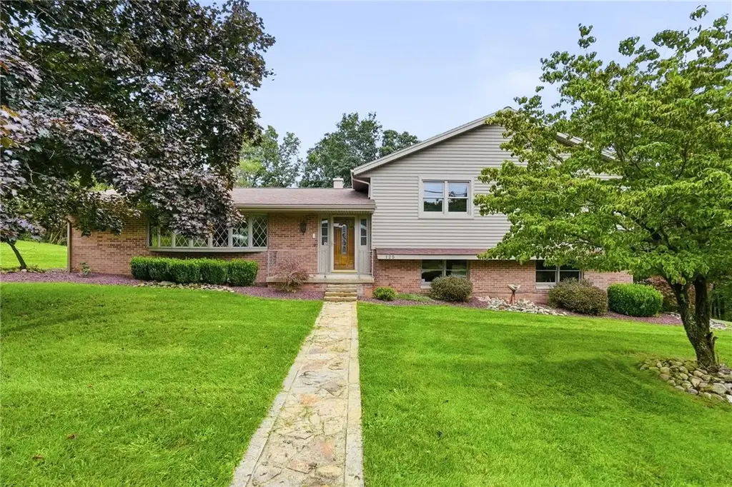 125 Crane Drive , North Buffalo