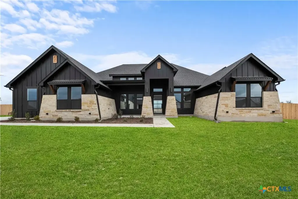 6831 Lacey Oak Drive, Salado