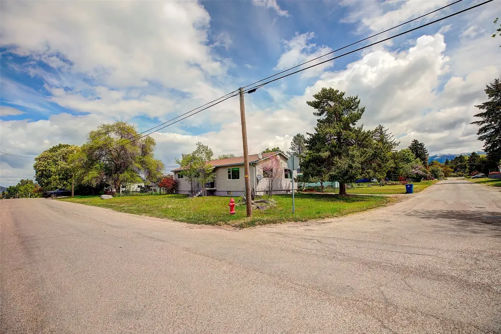 1411 7th Street E, Polson