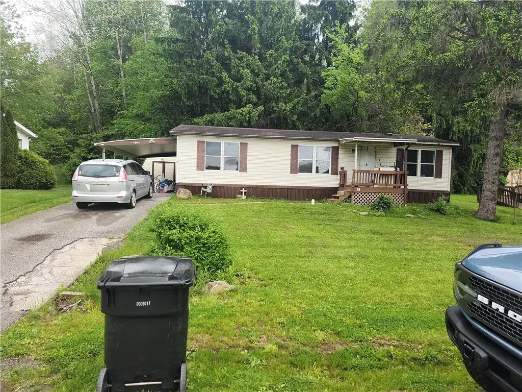 11 Pine Court , Beaver Falls