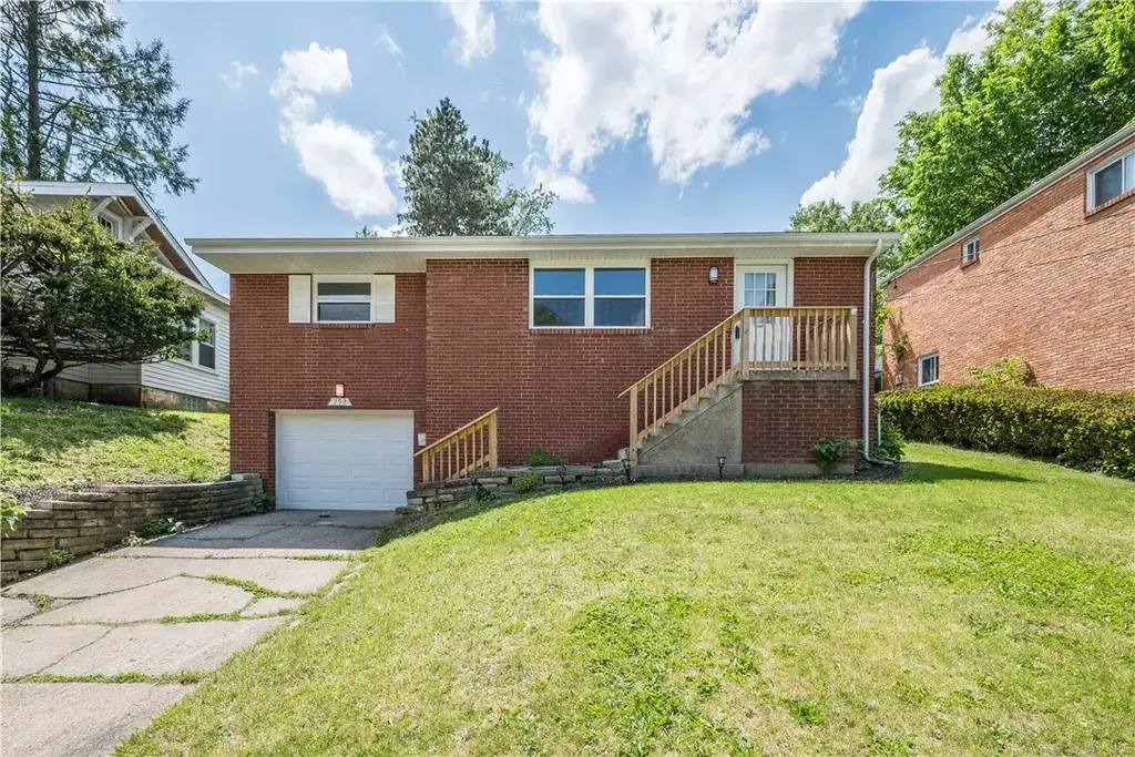 239 Pointview, Brentwood