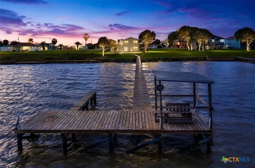 1838 W Bayshore Drive, Palacios