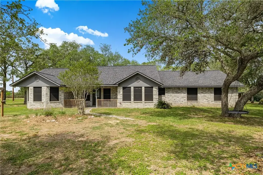 296 Cinco Oaks, Victoria