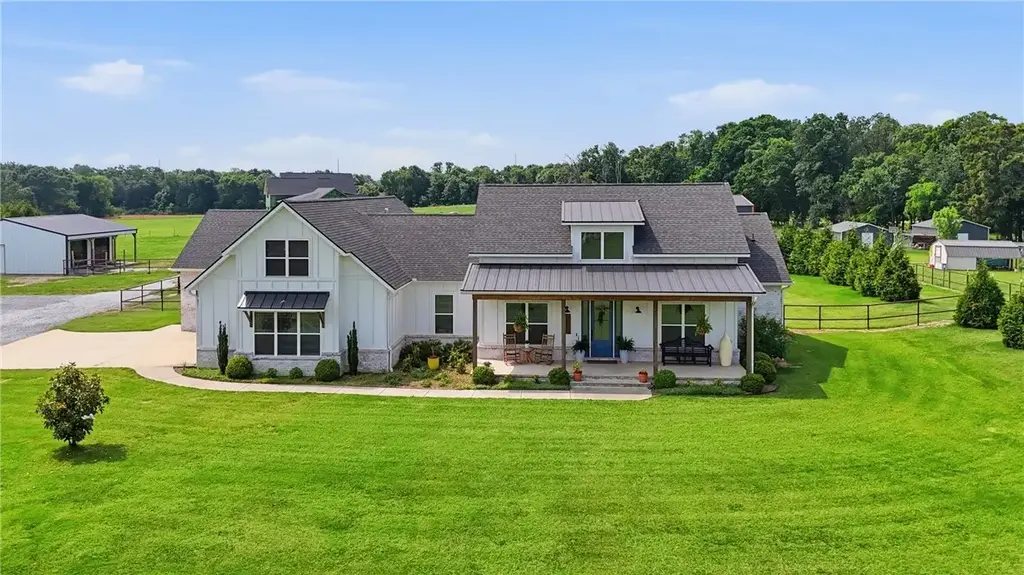 13885 N Mount Olive Road, Gravette