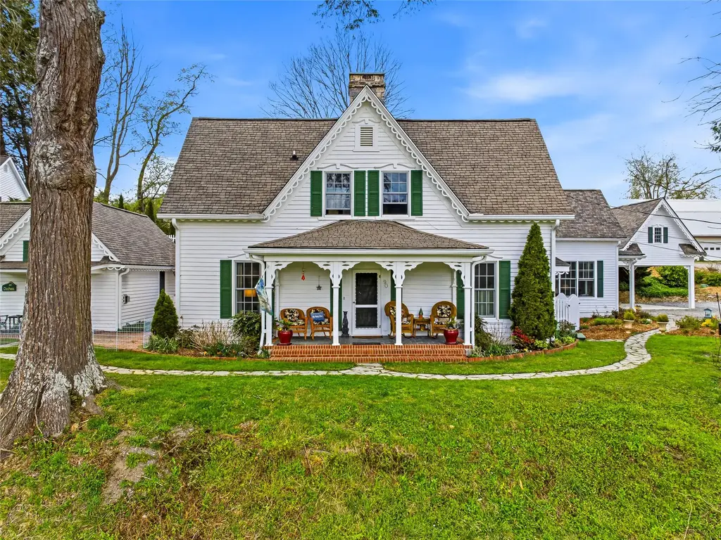 90 Woody Farm Drive, Pisgah Forest
