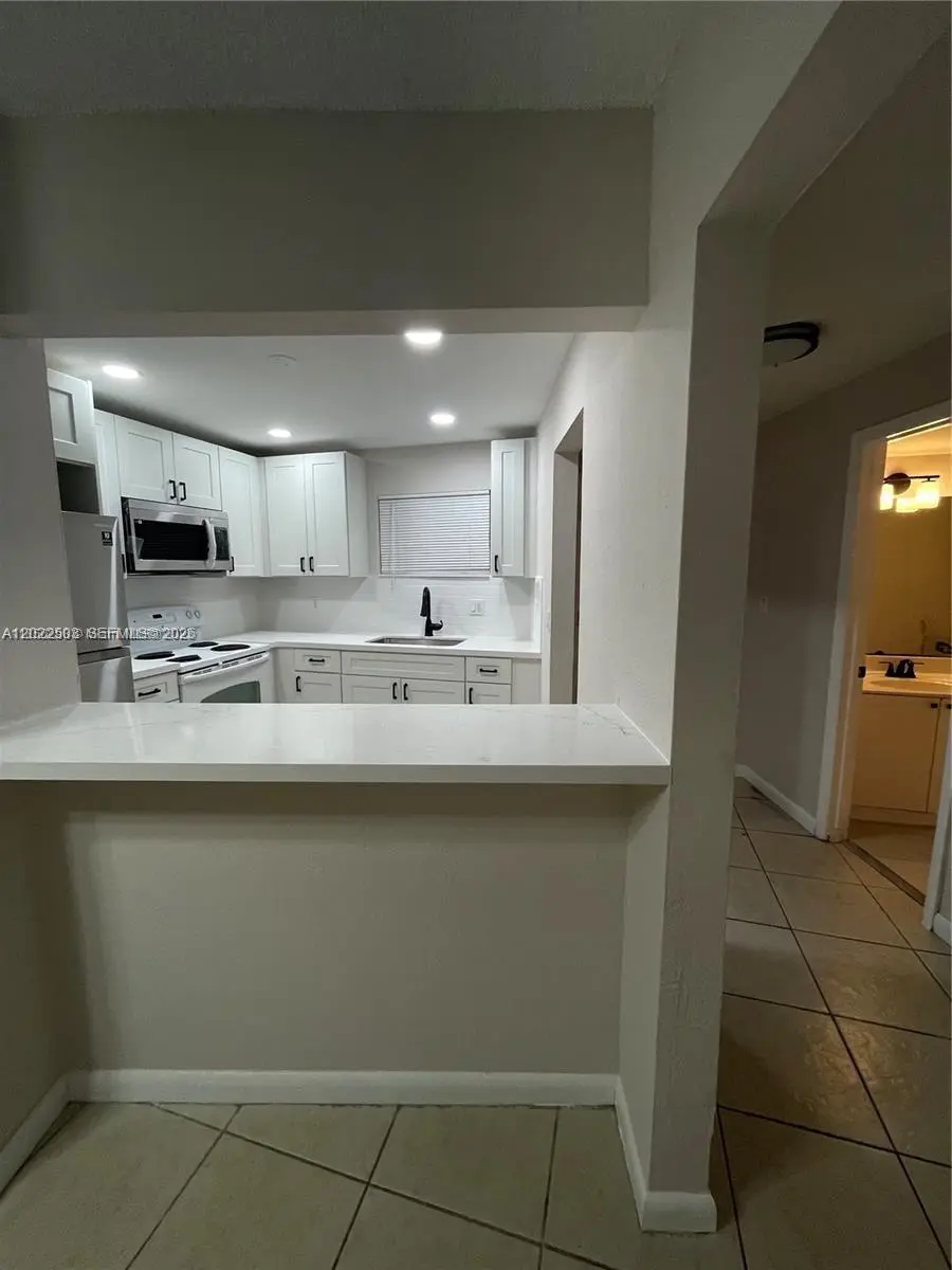 2 of 6 - 4255 N University Drive #109, Sunrise, FL