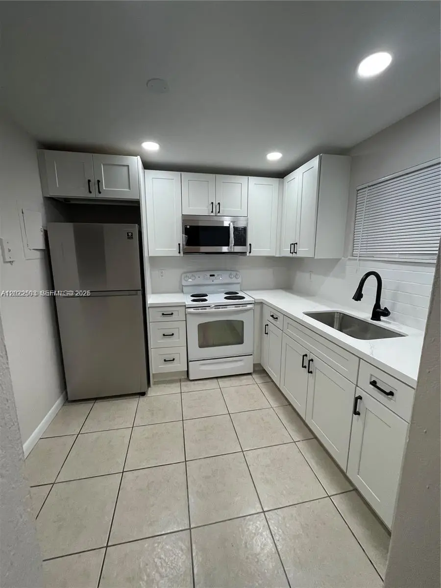 3 of 6 - 4255 N University Drive #109, Sunrise, FL