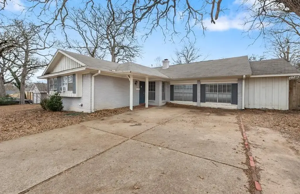 1402 Dominik Drive, College Station