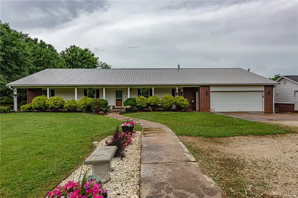 11579 Ranchwood Road, Prairie Grove