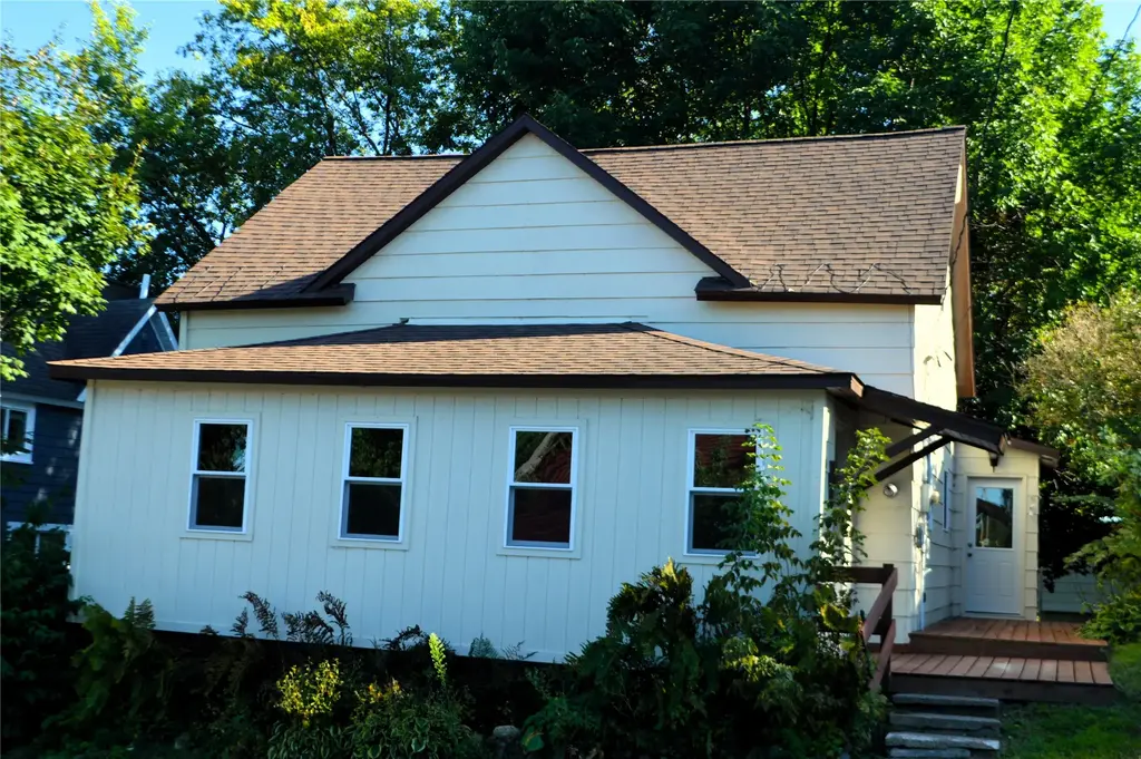 1085 Water Street, Cumberland