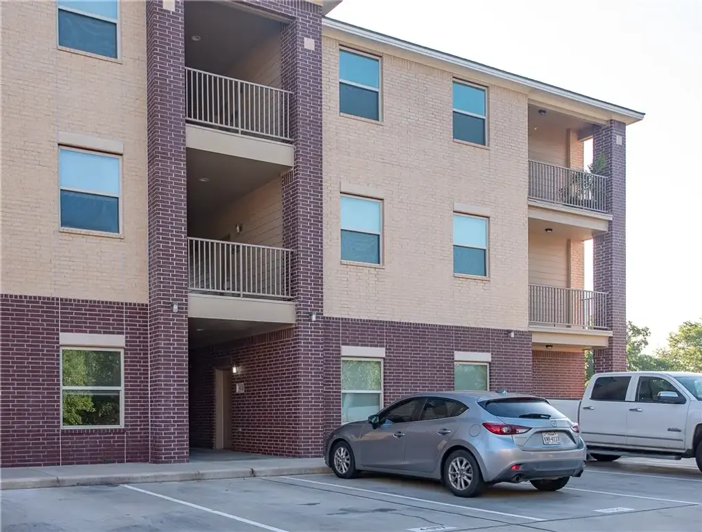 1915 Dartmouth Street 554, College Station