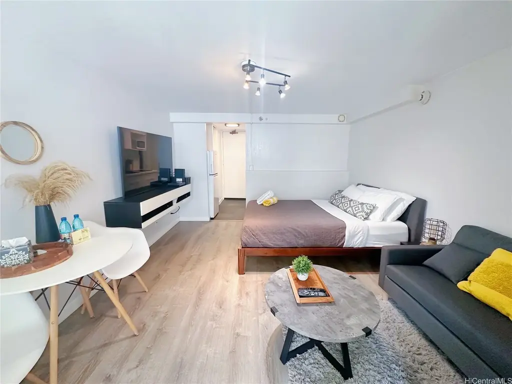 (unit #703) 445 Seaside Avenue, Honolulu