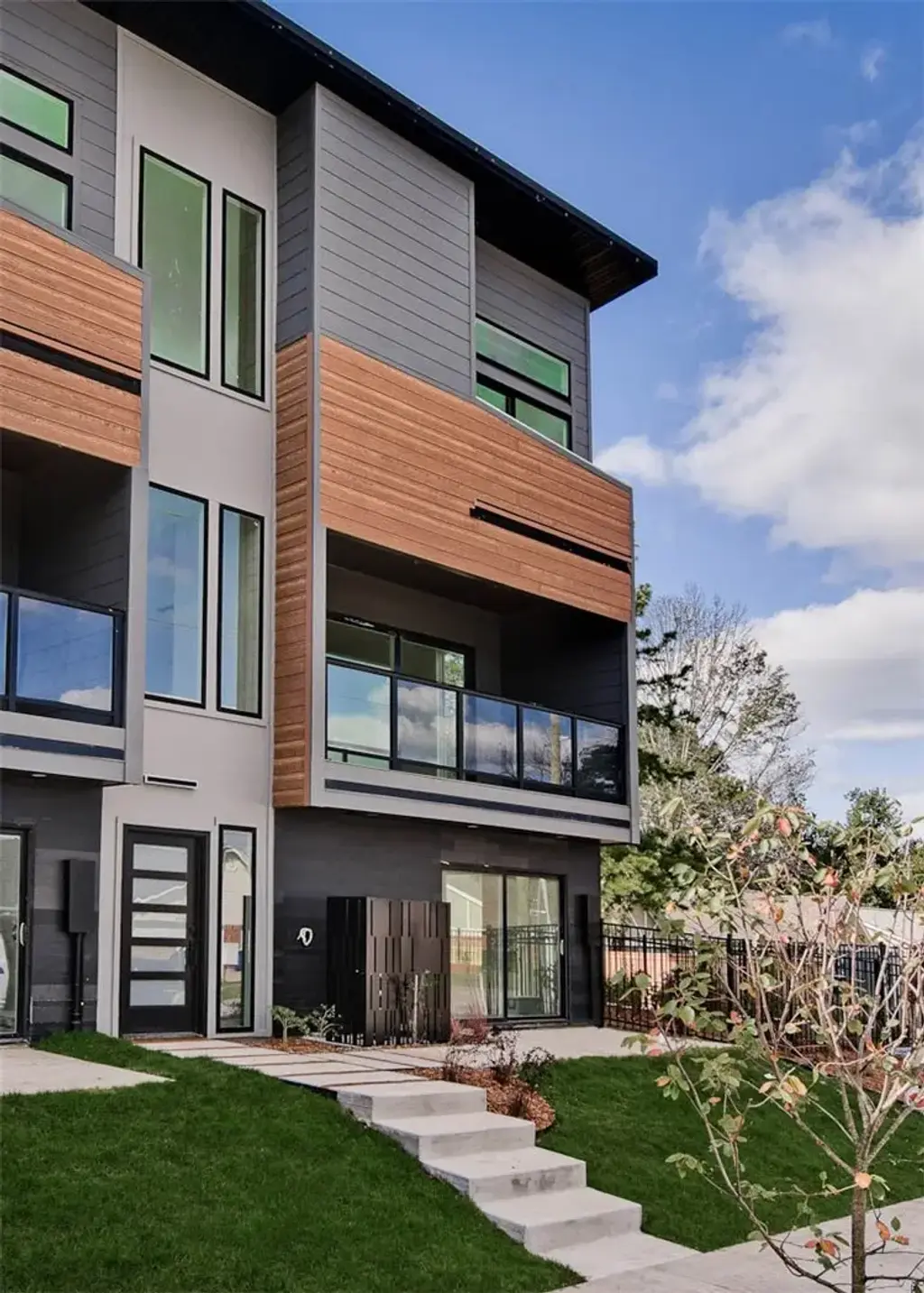 208 Nw 9th Street, Bentonville