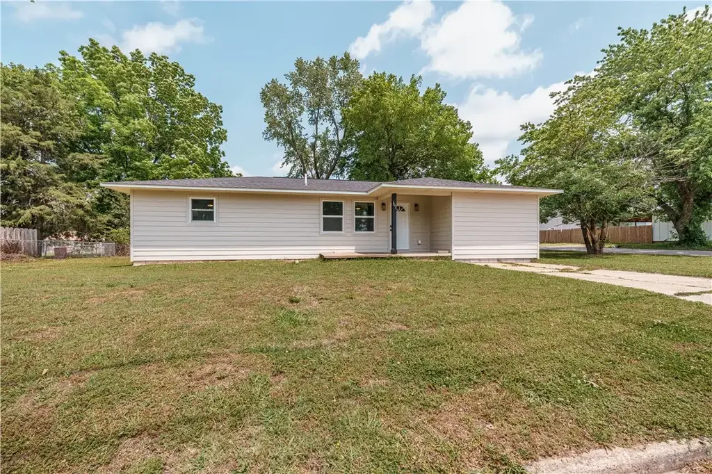 302 6th Street, Green Forest
