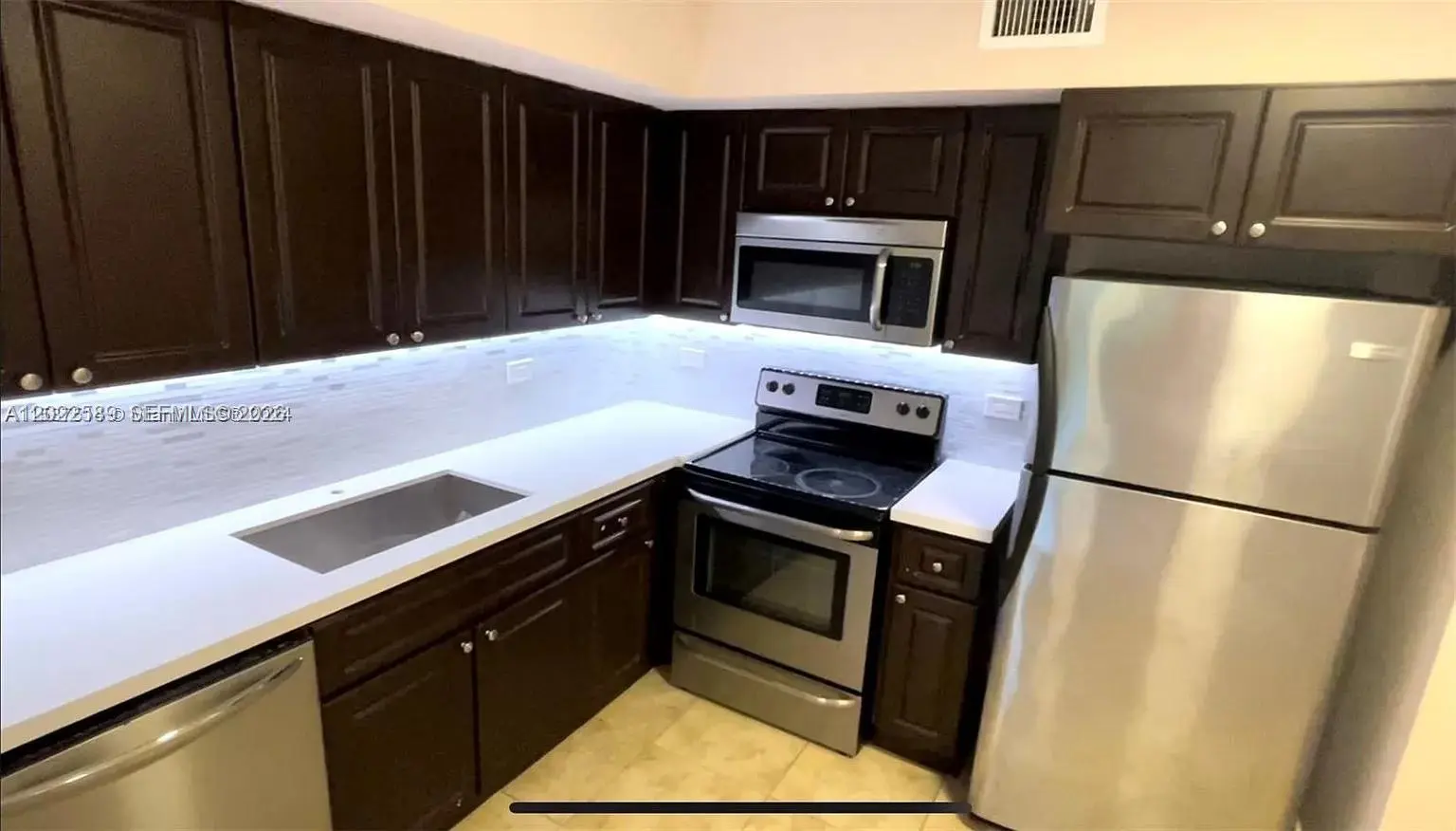 4 of 27 - 3690 N 56th Avenue #916, Hollywood, FL