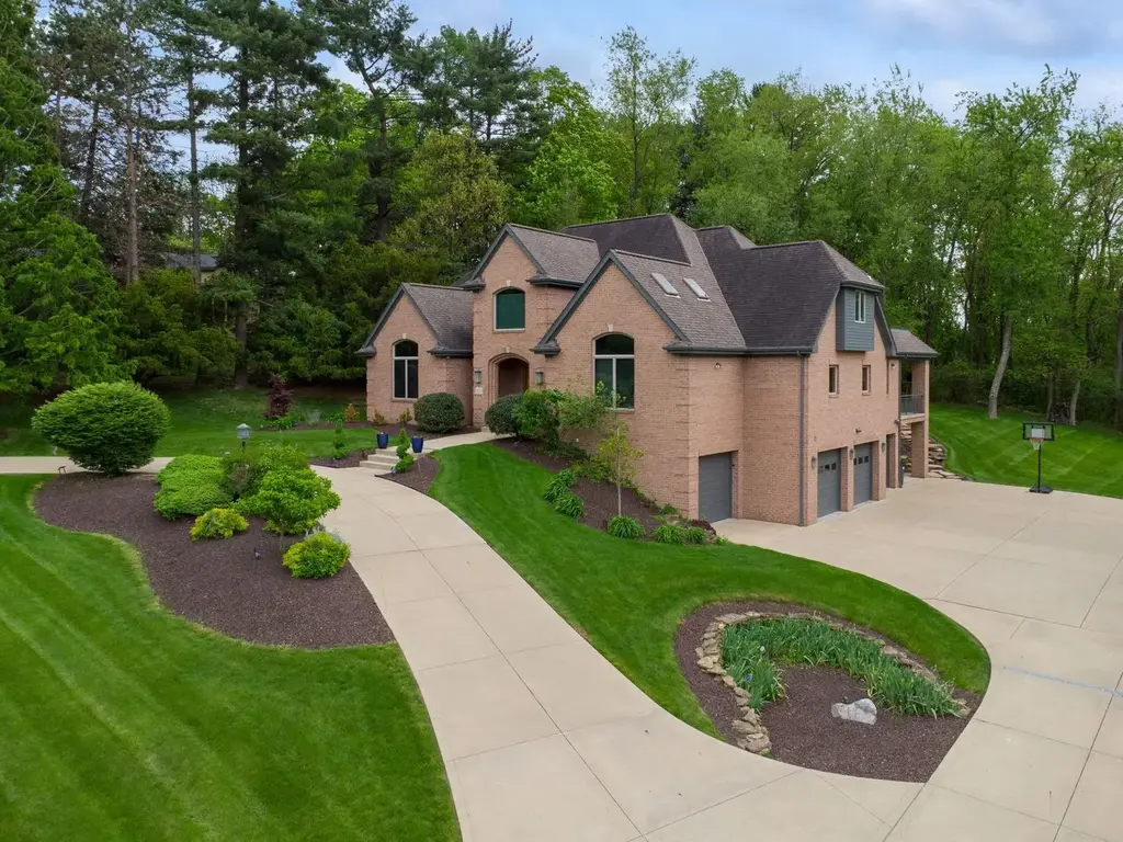 300 Hardy Drive, Upper St Clair