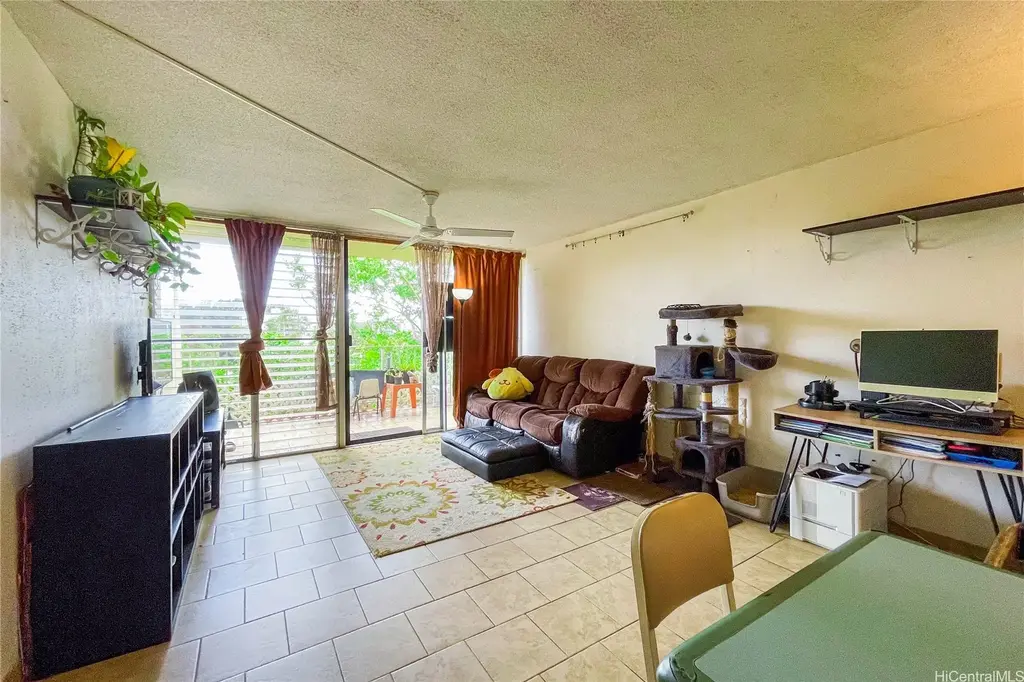 95-2052 Waikalani Place # B404, Mililani