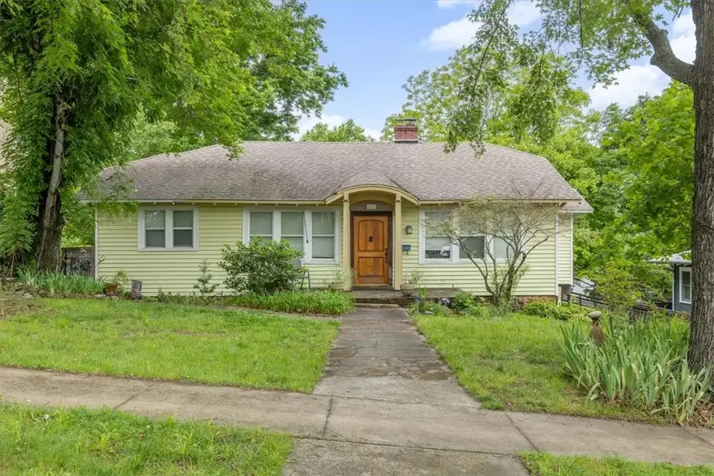 511 N Forest Avenue, Fayetteville