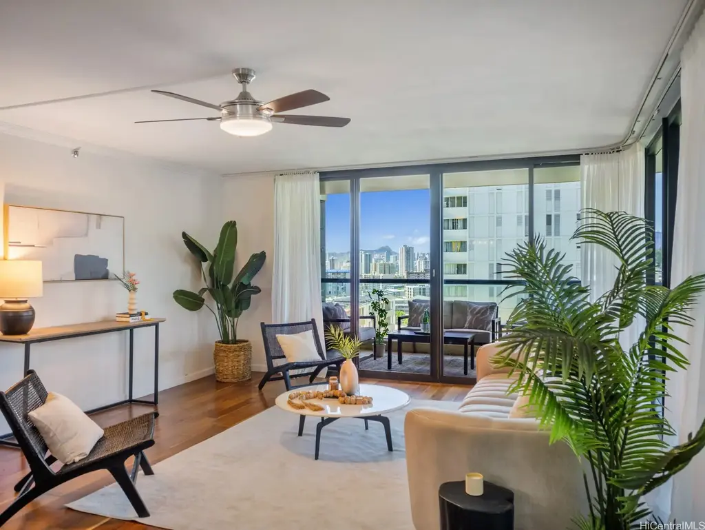 (unit #305) 1015 Wilder Avenue, Honolulu