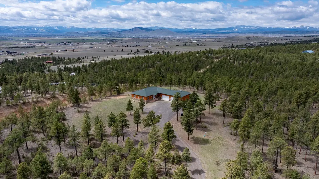 6520 Noble Lane, Helena